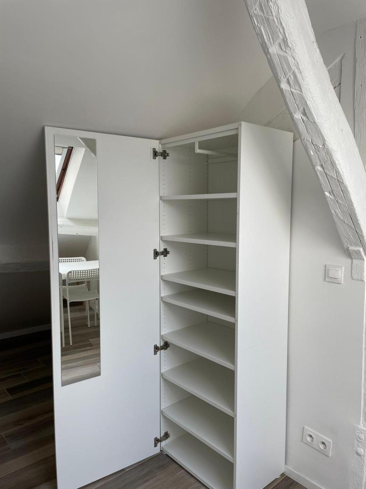 Saint Paul, Rue Pavee, - Id 1050 *